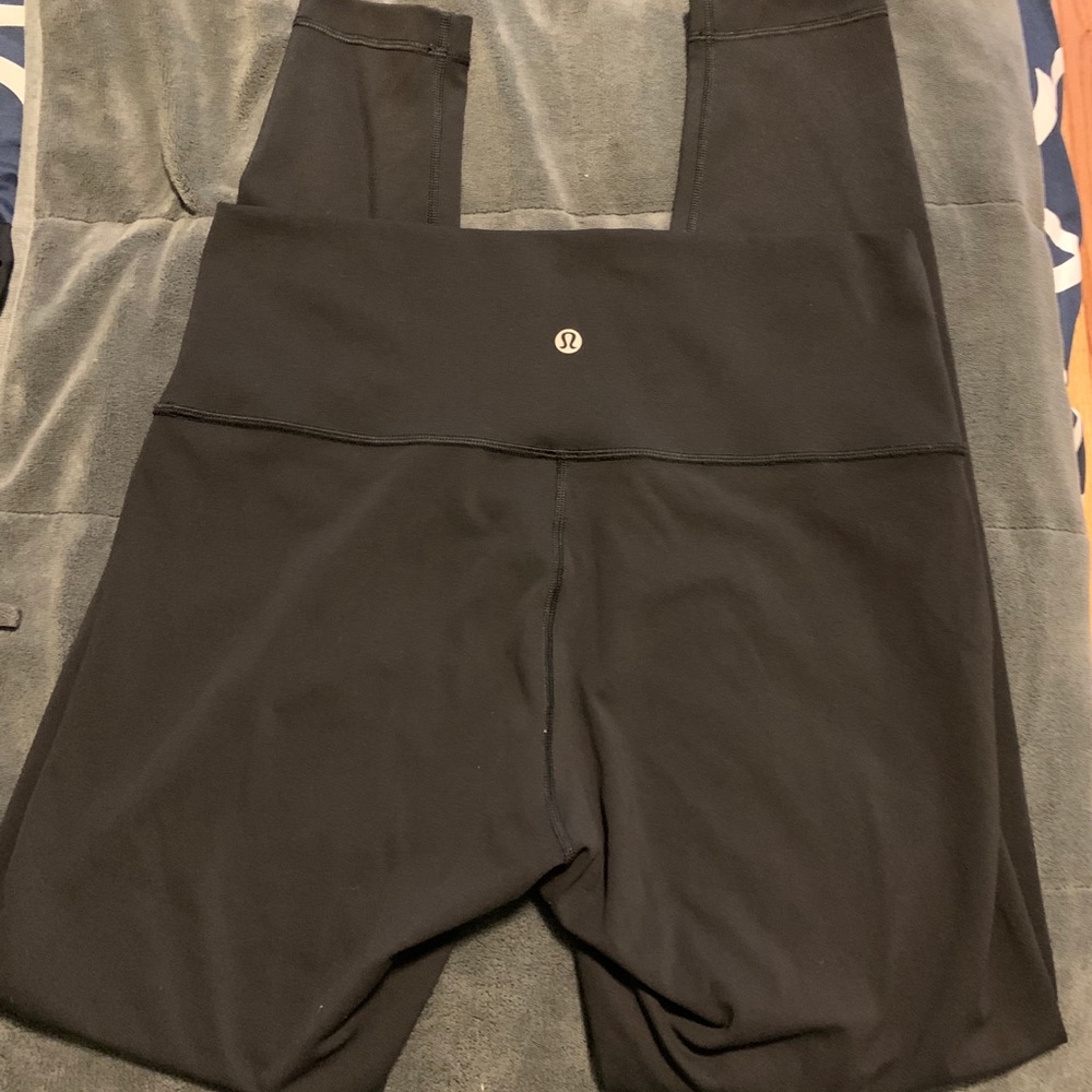 Black lululemon leggings Wunder Under